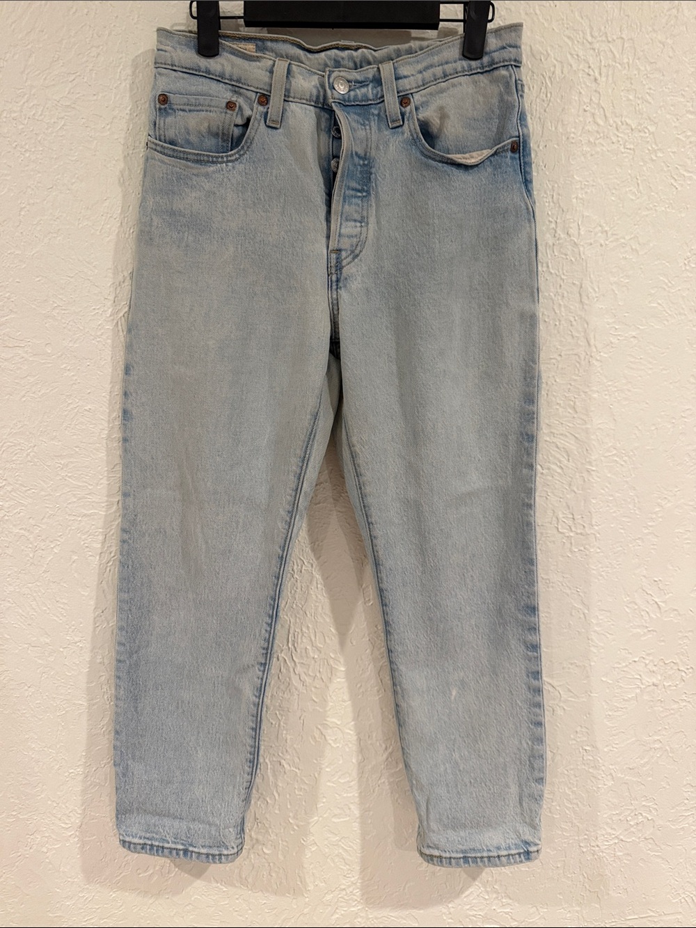 Levi's 501 crop Light Wash Boyfriend Jeans size 26